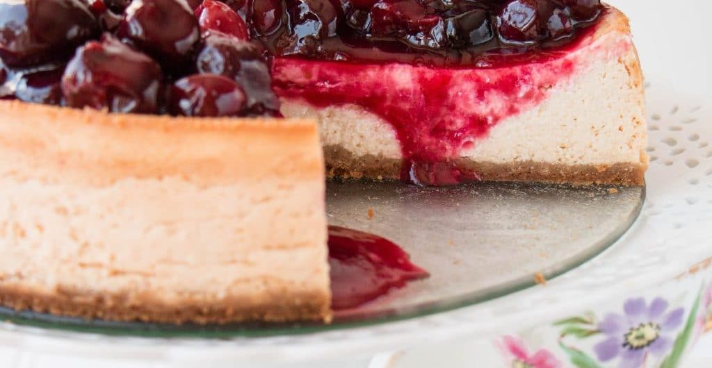 Baked cherry cheesecake - ready to eat