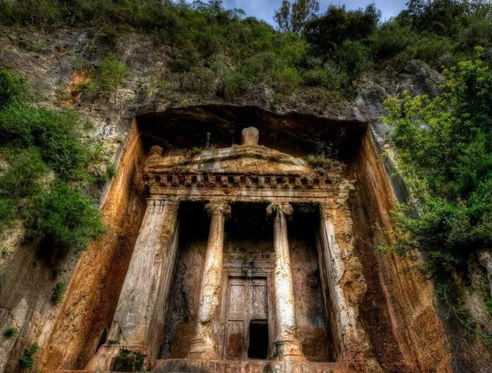 nice picture of the rock tomb in Dalyan caunos