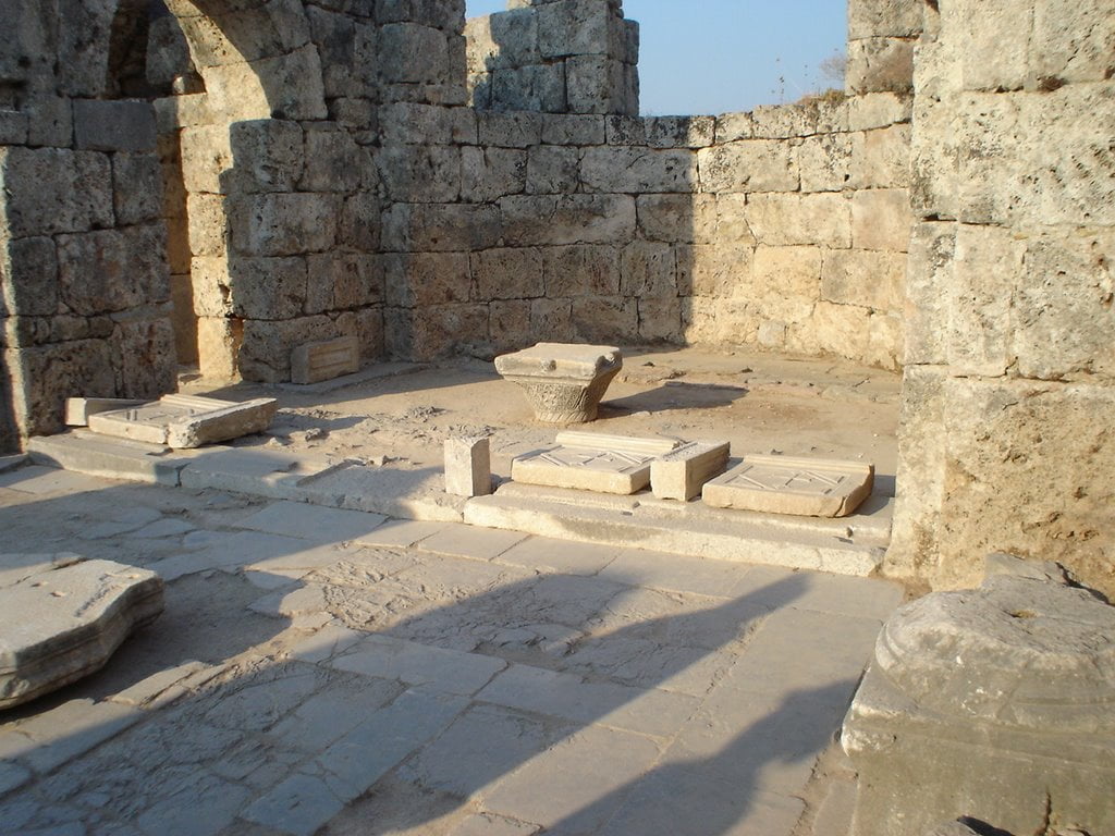 roman bath in kaunos