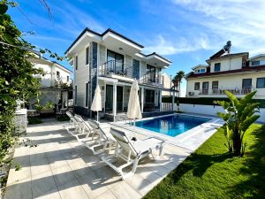 4 Bedroom Central Villa for short term rental in Dalyan - Pool & Sunbeds