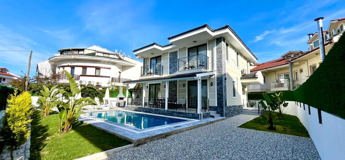 4 Bedroom Central Villa for short term rental in Dalyan - outisde view & garden