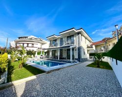 4 Bedroom Central Villa for short term rental in Dalyan - outisde view & garden