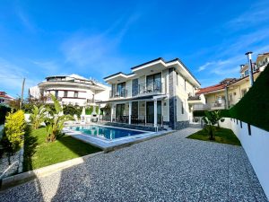 4 Bedroom Central Villa for short term rental in Dalyan - outisde view & garden