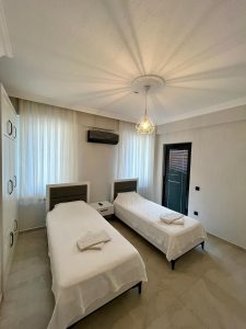 4 Bedroom Central Villa for short term rental in Dalyan - Twin Room 2 with Ensuite Batyhroom