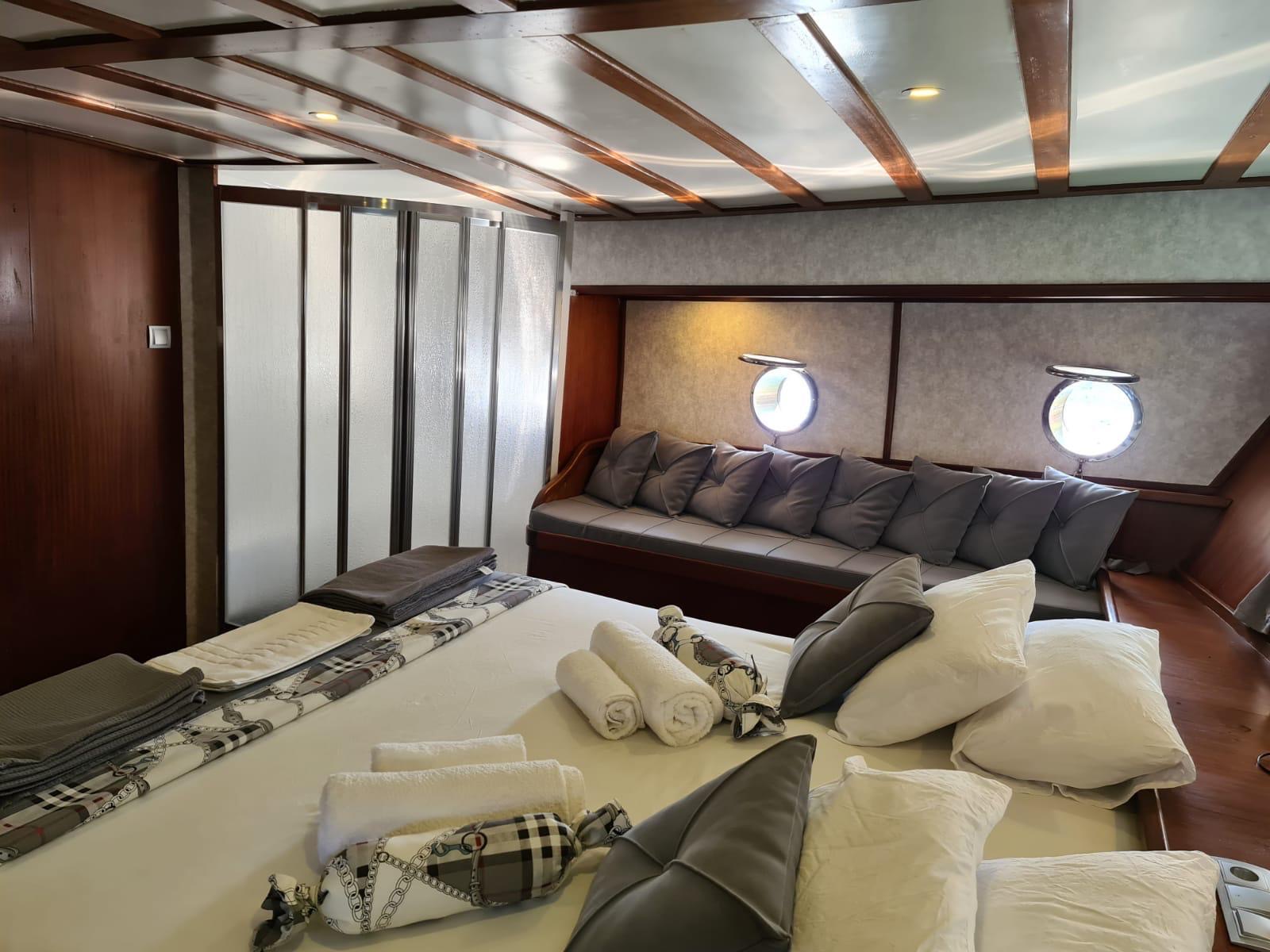 Volkan's Adventures Blue Dream Gulet - Blue Cruise - master bedroom 4