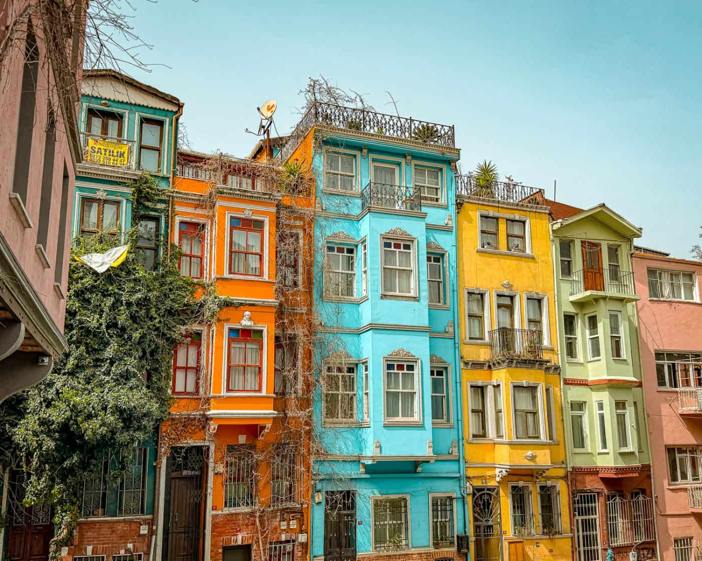Istanbul - Cappadocia Tour - balat streets