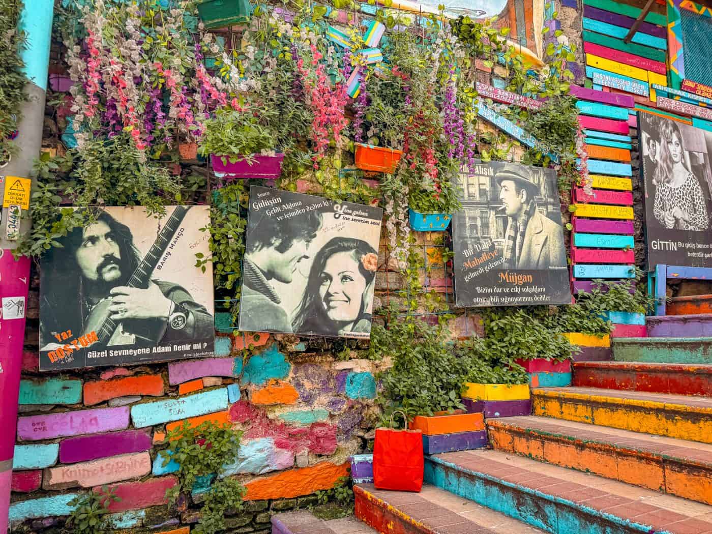 Istanbul - Cappadocia Tour - art street