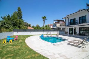 Dalyan Villan rental 5 bedroom villa - Villa VA - 4 - pool and garden area with lush green grass