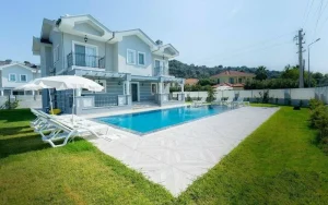 6 Bedroom Central Villa for short term rental in Dalyan - Lush garden with sunbathing area