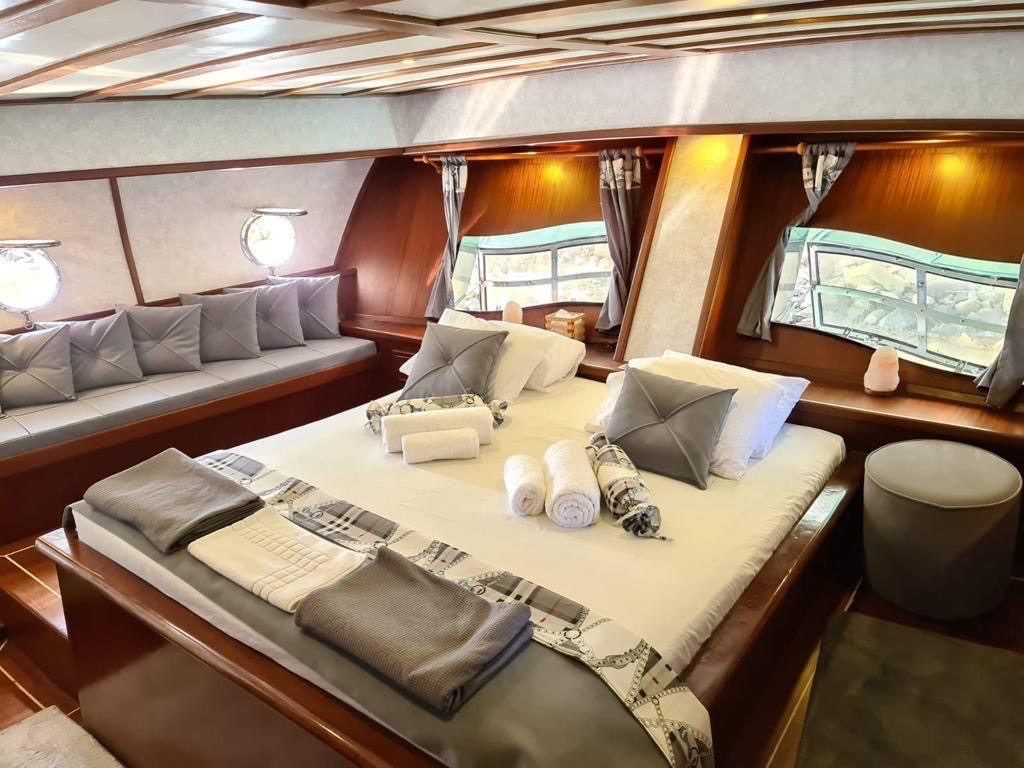 Volkan's Adventures Blue Dream Gulet - Blue Cruise - master bedroom 1